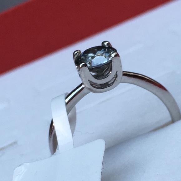 1.48 Moissanite solitaire sz 8 - Picture 2 of 9